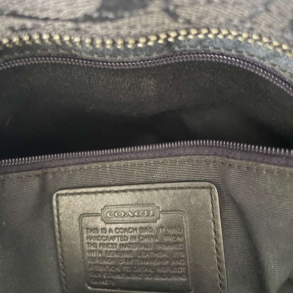Genuine Coach Signature C Handbag. Fabric with leather Trim. - Picture 8 of 8